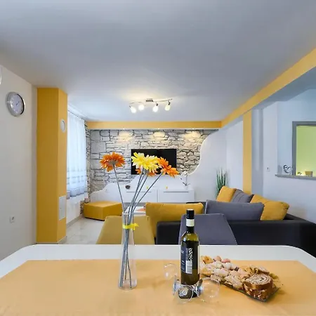 Apartment Viola ,2019