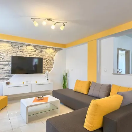 Viola ,2019 Apartmán