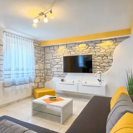 Apartment Viola ,2019 *