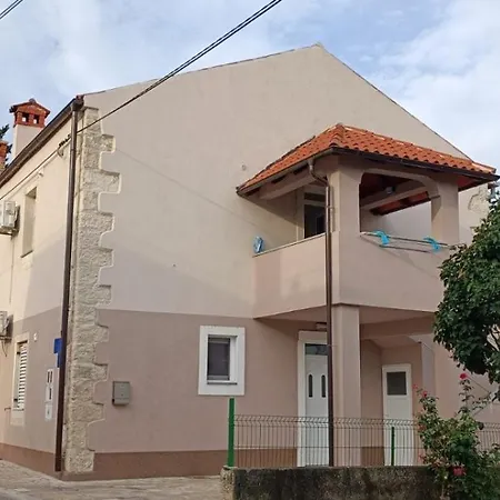 Viola ,2019 Apartment *