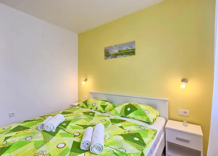 Viola ,2019 Apartman *