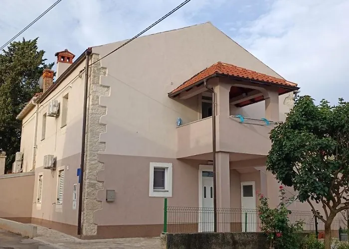 Viola ,2019 Apartman *